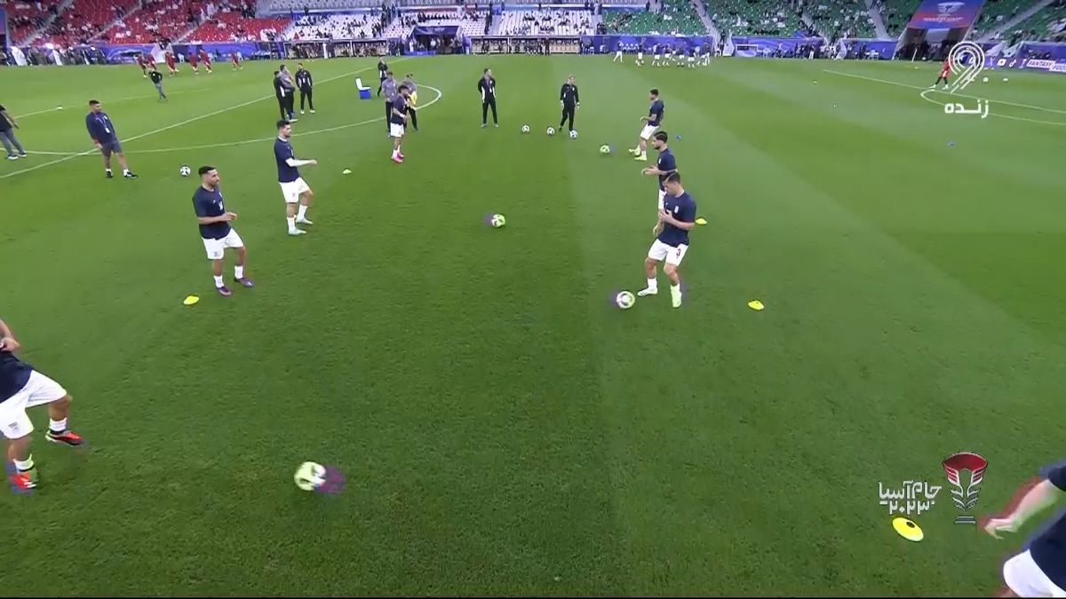 گرم کردن بازیکنان تیم ملی ایران پیش از تقابل با قطر