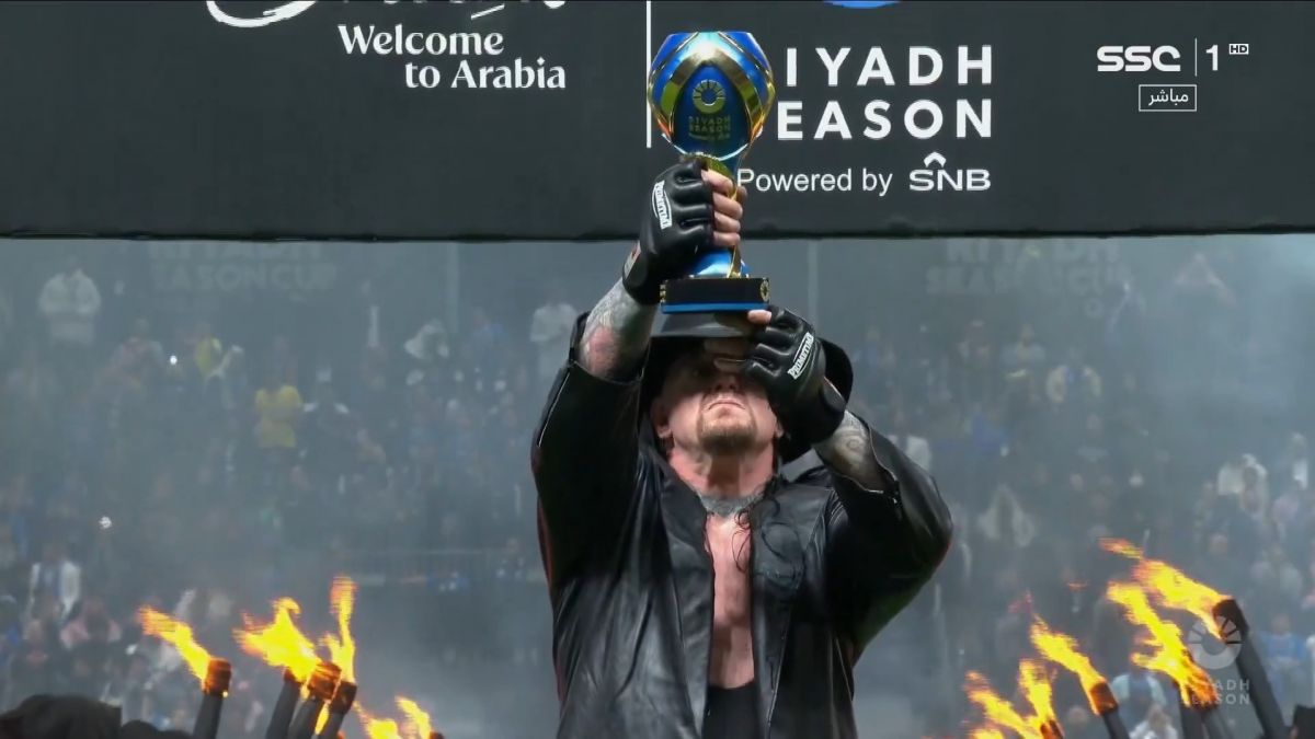 رونمایی جذاب آندرتیکر از کاپ قهرمانی جام ریاض پیش از بازی النصر و الهلال