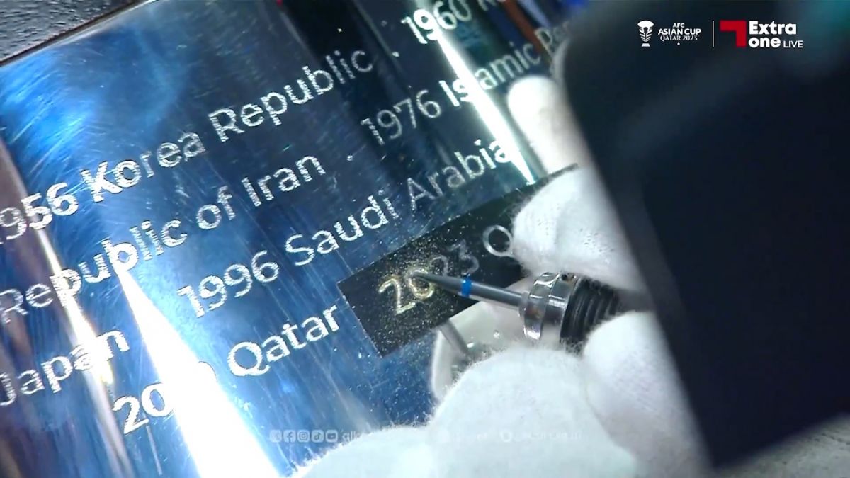 لحظه نقش بستن نام قطر روی کاپ قهرمانی جام ملت های آسیا 2023