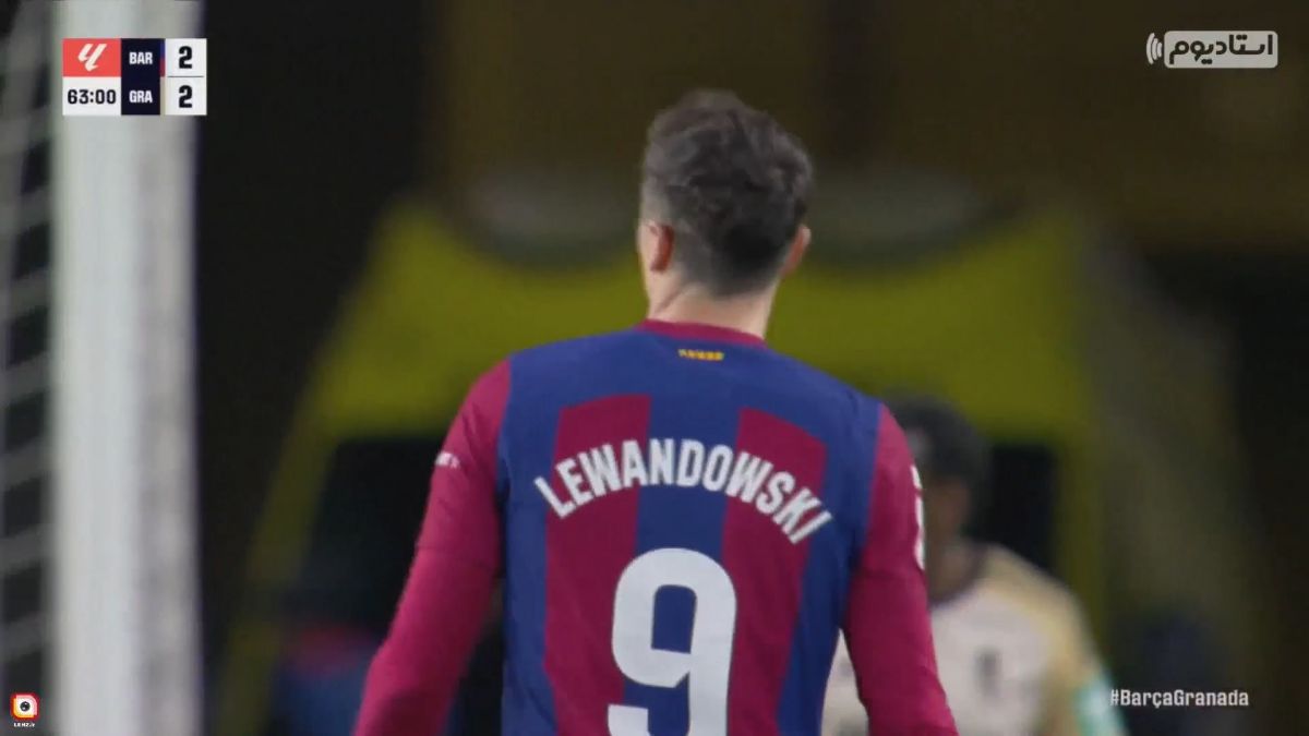 گل دوم بارسلونا به گرانادا (لواندوفسکی)