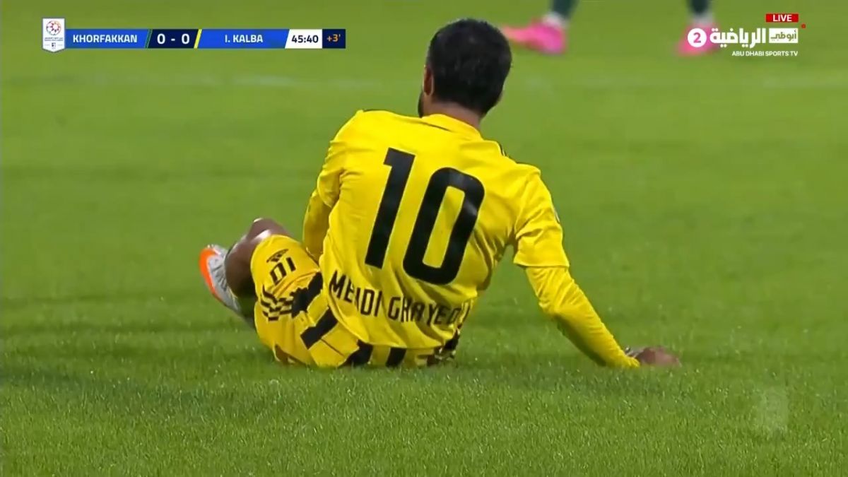 اخراج بازیکن خورفکان به دلیل خطا روی مهدی قایدی