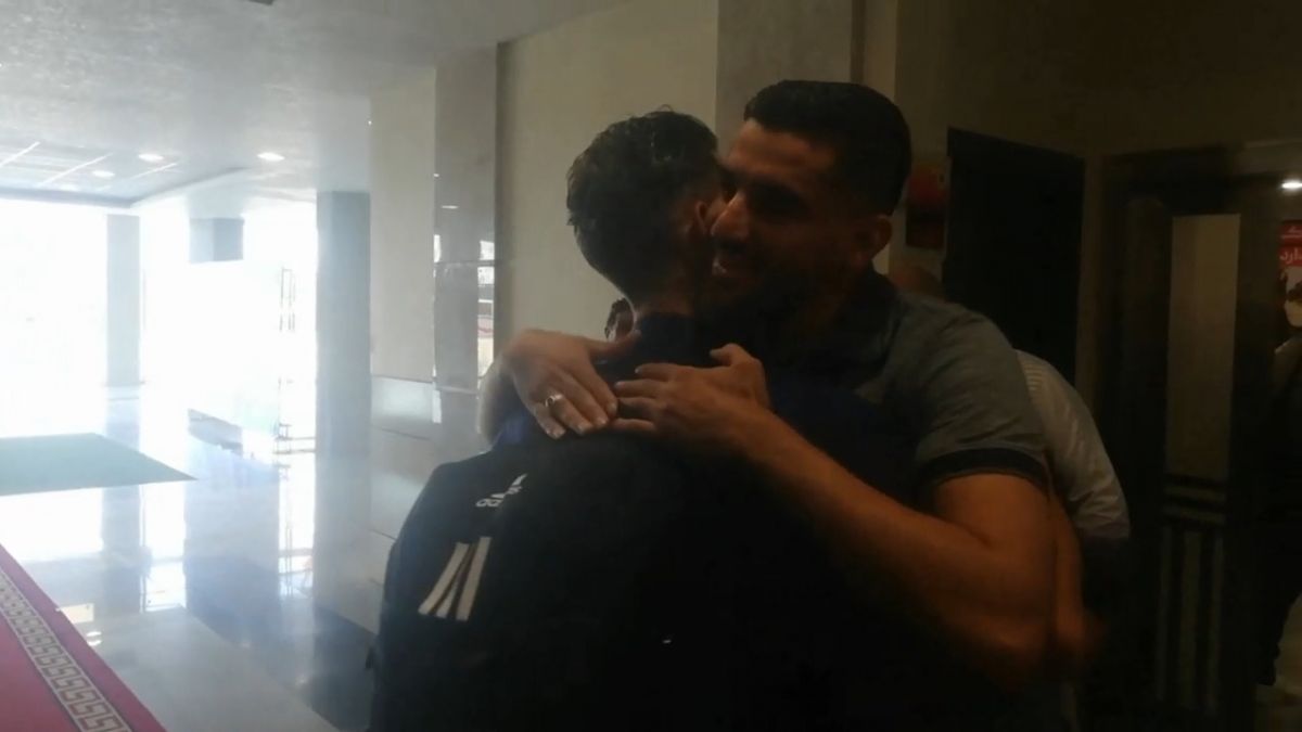 اختصاصی/ خوش و بش بازیکنان فولاد و گل گهر با هم تیمی های سابق