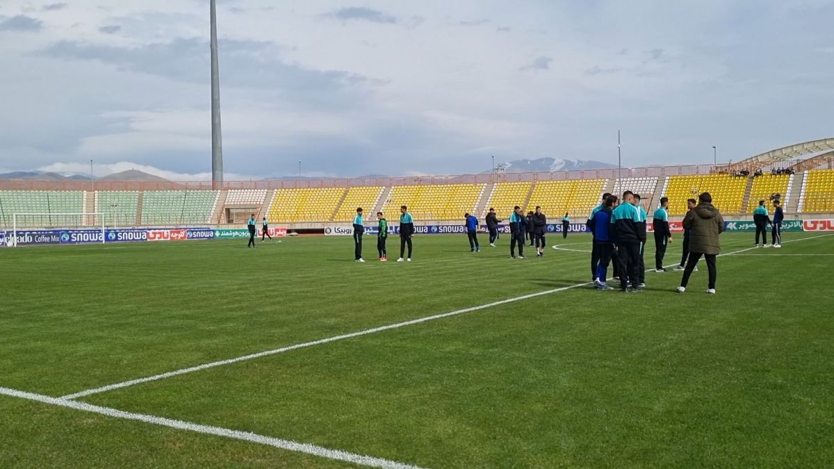 اختصاصی/ ورود بازیکنان شمس آذر و استقلال خوزستان به ورزشگاه سردار آزادگان قزوین