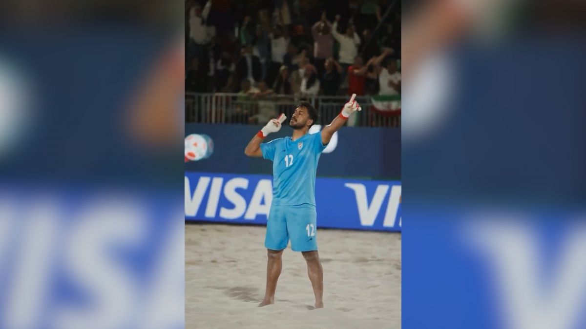 سوپرگل میرجلیلی دروازه بان فوتبال ساحلی به تاهیتی از زاویه ای تماشایی