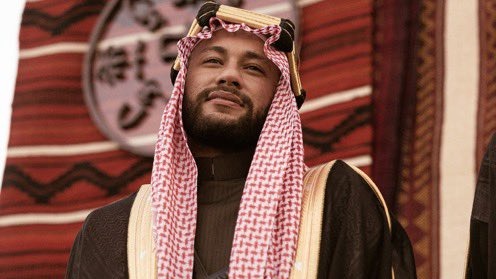 حضور نیمار در رختکن الهلال با لباس عربی