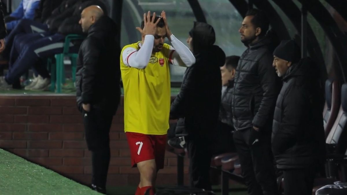 اختصاصی/ حرص و جوش سروش رفیعی از روی نیمکت در بازی پرسپولیس و تراکتور