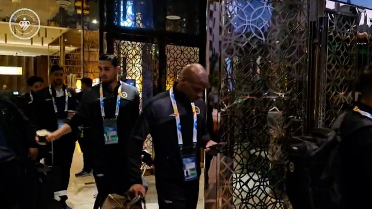 حرکت تیم فوتبال سپاهان به سمت ورزشگاه کینگدام آرنا