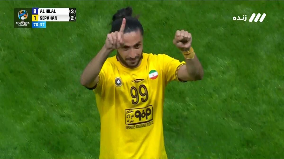 اخراج سیاوش یزدانی مقابل الهلال با دریافت کارت قرمز مستقیم و کری خوانی برای هواداران الهلال