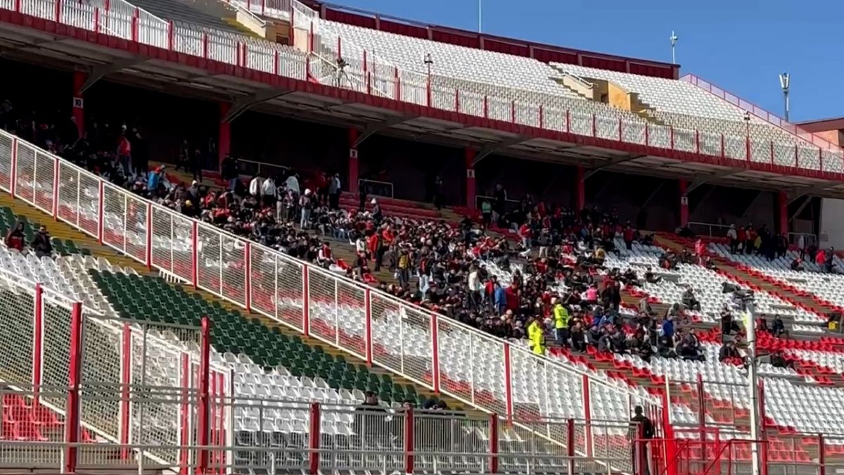 اختصاصی/ استقبال کم هواداران تراکتور از بازی مقابل استقلال خوزستان