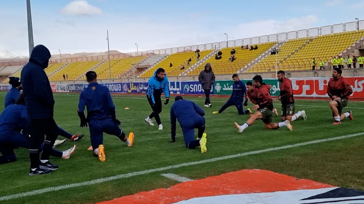 اختصاصی/ گرم کردن بازیکنان شمس آذر - مس رفسنجان قبل از شروع مسابقه