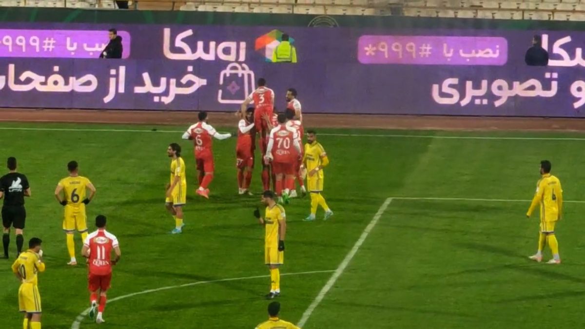 اختصاصی/ لحظه گل اول پرسپولیس به نفت و گاز گچساران از دوربین فوتبالی