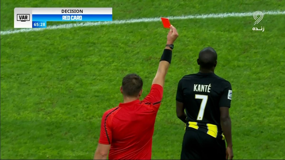 اخراج کانته مقابل الهلال با خطا روی کولیبالی