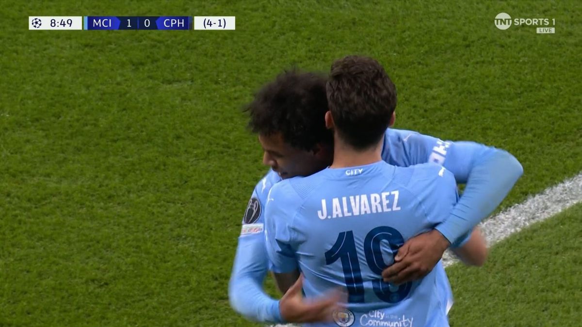 گل دوم منچسترسیتی به کپنهاگن (آلوارز روی اشتباه دروازه بان)