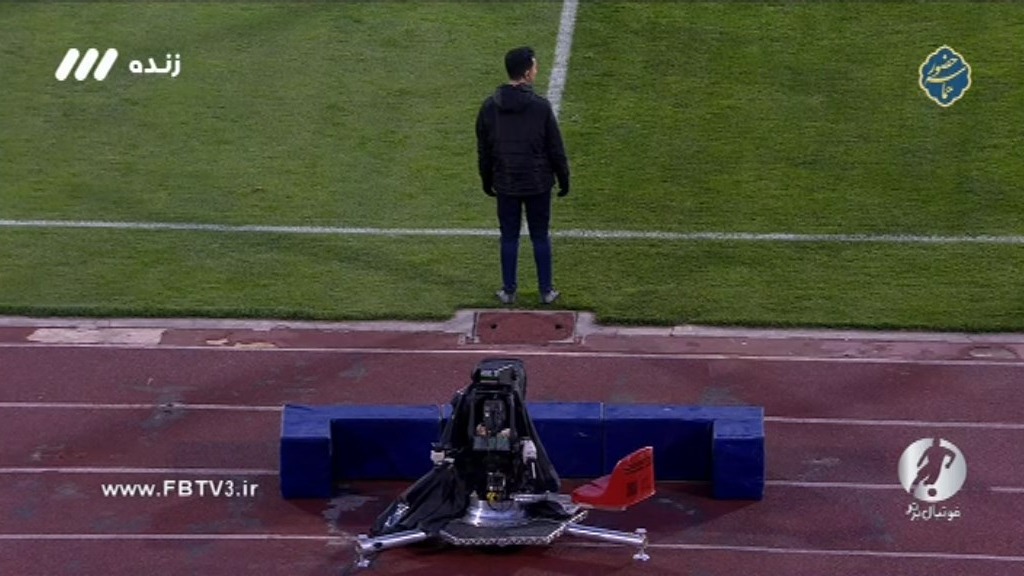 انتقاد محمدرضا احمدی از کمک داور: شاید ایشان دوربین دوست دارد!