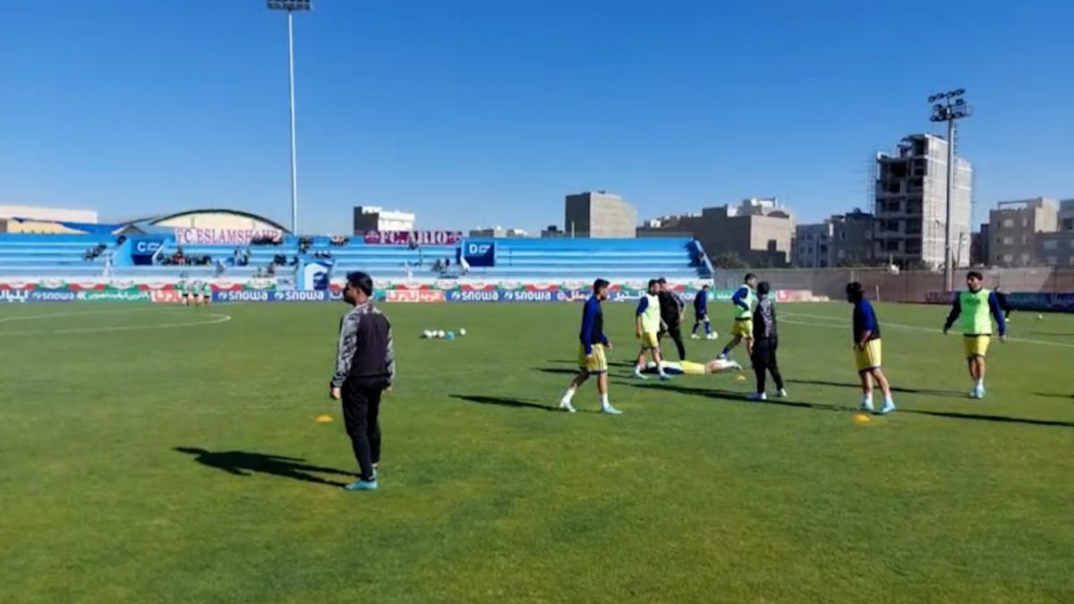 اختصاصی/ گرم کردن بازیکنان نفت و گاز گچساران - آریو اسلامشهر قبل از شروع مسابقه
