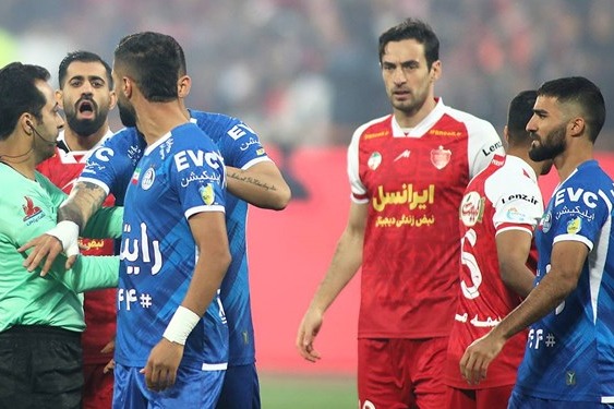 خسروی: تاج اول مشورت و بعد اعلام کند