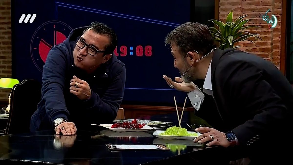 شب خوش/ چالش خوردن ژله با چوب توسط مهران غفوریان و خداداد عزیزی؛ قرمز یا آبی؟