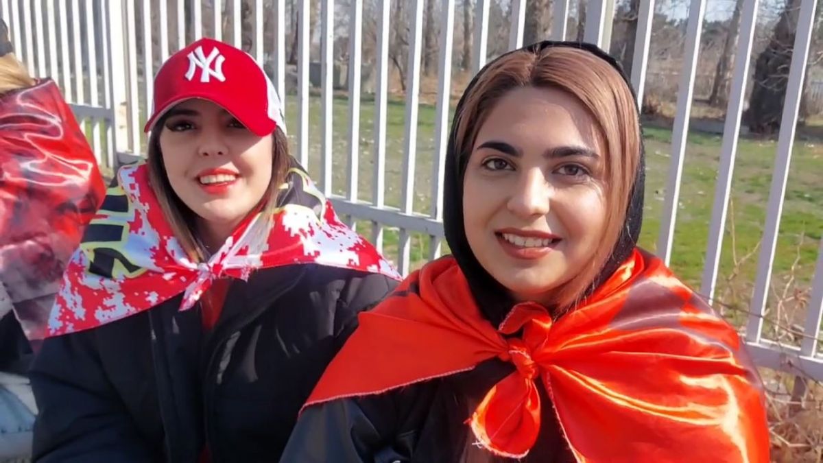 اختصاصی/ گفت و گو با بانوان هوادار پرسپولیس که از اهواز و اراک برای تماشای دربی در ورزشگاه آزادی حضور یافتند