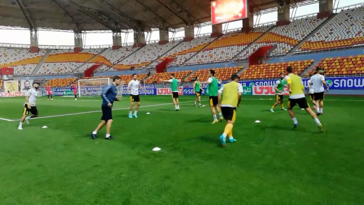 اختصاصی/ گرم کردن بازیکنان دو تیم فولاد - سپاهان قبل از شروع مسابقه