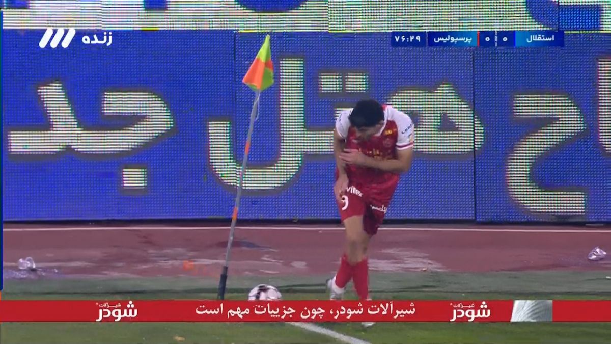 پرتاب شدید اشیا از سمت هواداران استقلال این بار به سمت مهدی ترابی