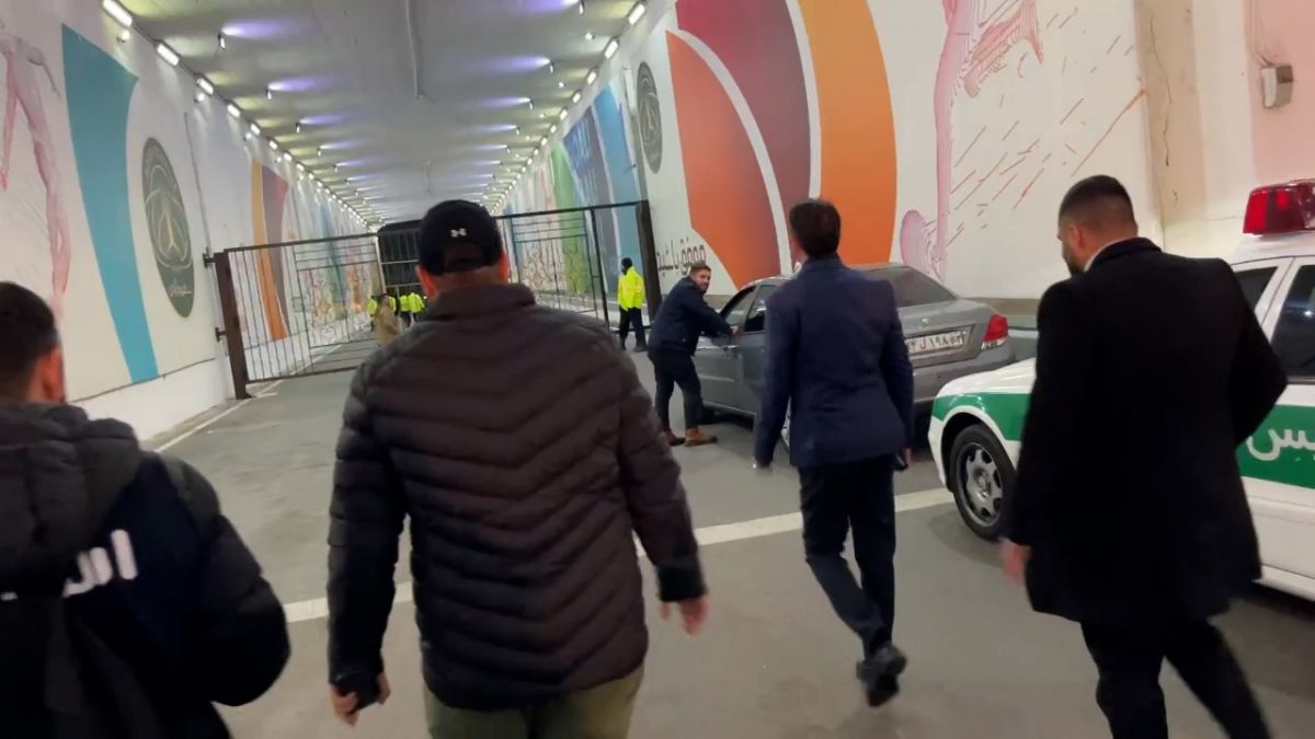 اختصاصی/ علی خطیر مدیرعامل باشگاه استقلال، بدون گفت و گو با خبرنگاران ورزشگاه را ترک کرد