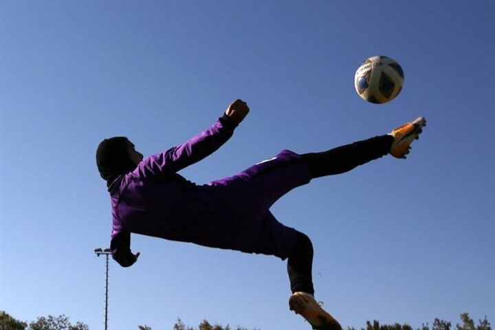 کدام تیم قهرمان لیگ برتر زنان می شود ؟