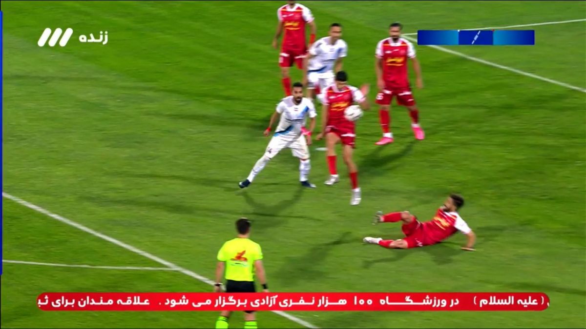 صحنه مشکوک به پنالتی در محوطه جریمه پرسپولیس
