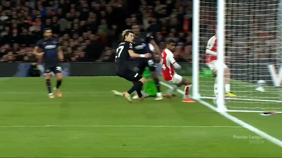 گل دوم آرسنال به لوتون (گل به خودی هاشیوکا)