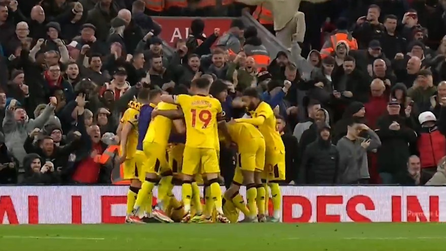 گل اول شفیلدیونایتد به لیورپول (گل به خودی کار بردلی)