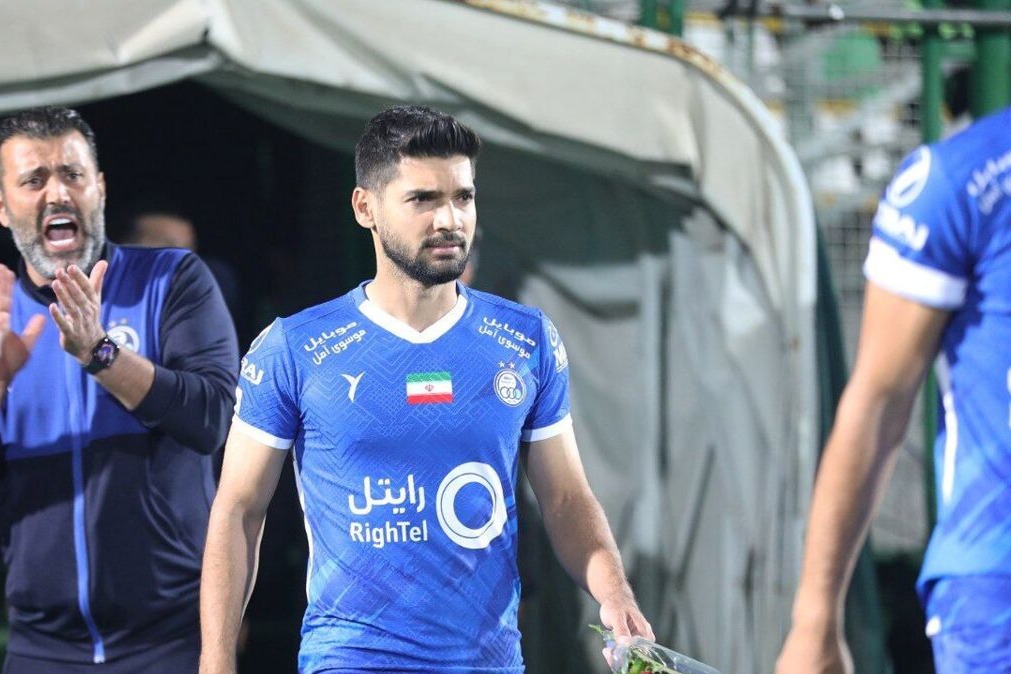 هافبک استقلال به بیمارستان منتقل شد
