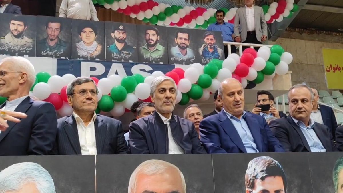 اختصاصی/ حضور مهدی تاج و کیومرث هاشمی وزیر ورزش در سالن برگزاری فینال جام رمضان