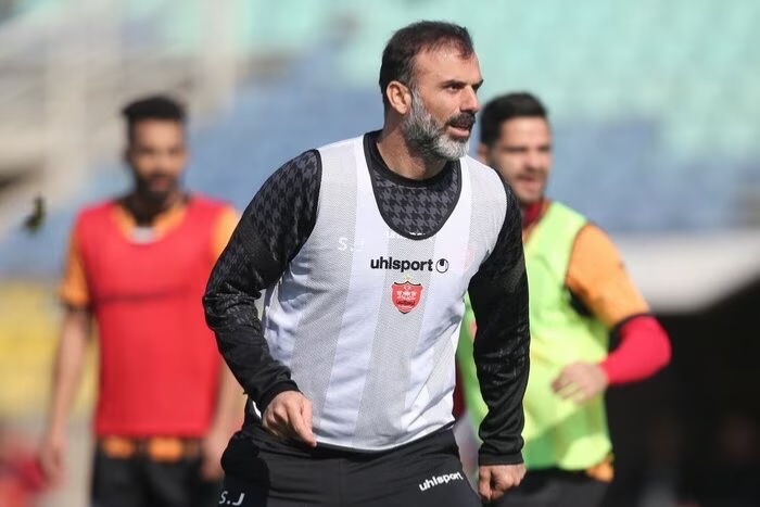 اولین تجربه سرمربیگری سیدجلال حسینی در پرسپولیس/ کارت قرمز آرزوی سوپرمن را برآورده کرد!