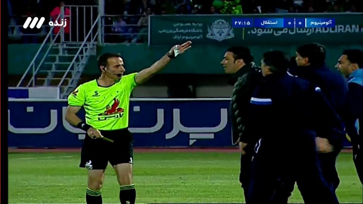 اعتراض شدید جواد نکونام به داور مسابقه و دریافت کارت زرد