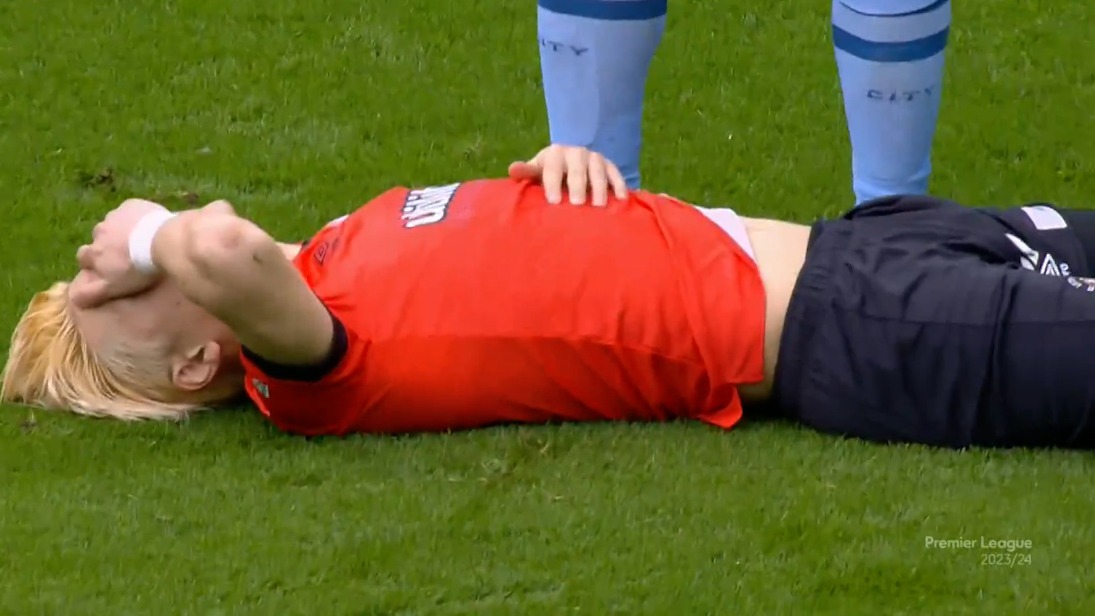 گل اول منچسترسیتی به لوتون (دایکی هاشیوکا - گل به خودی)