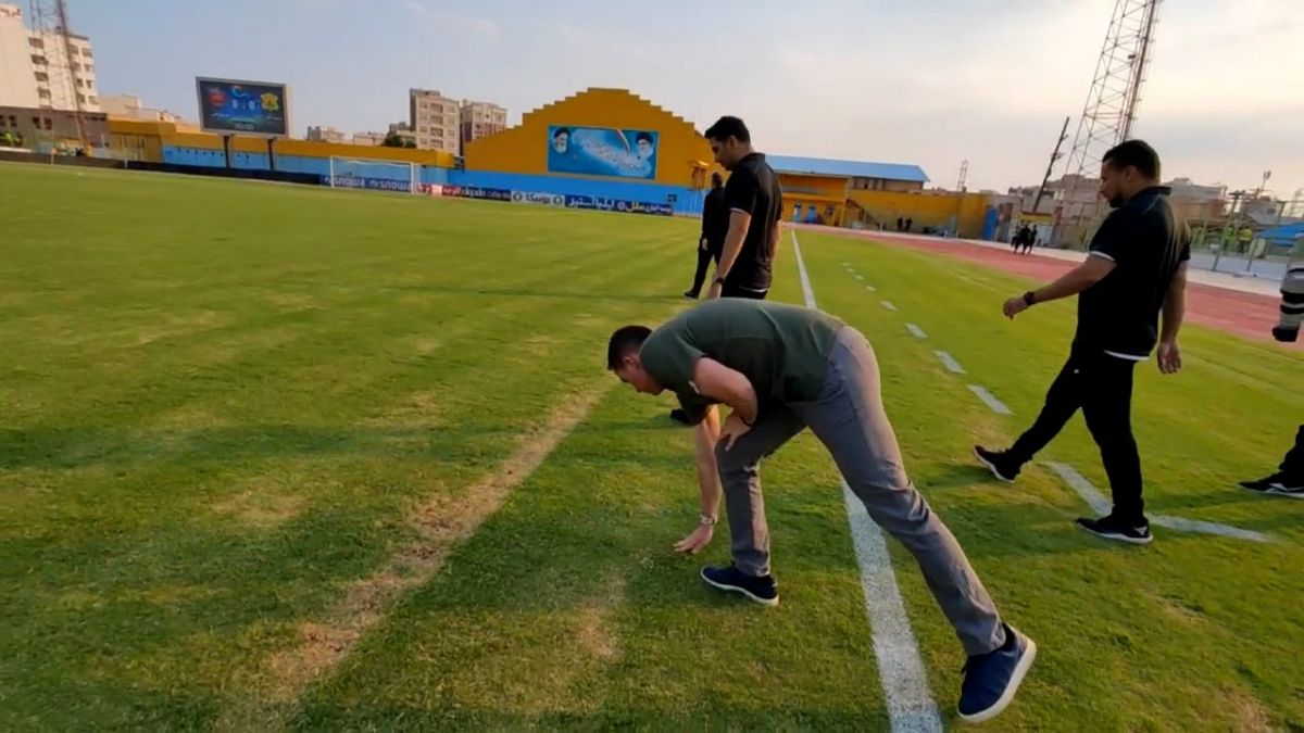 اختصاصی/ نارضایتی اوسمار ویرا سرمربی پرسپولیس از چمن ورزشگاه تختی آبادان