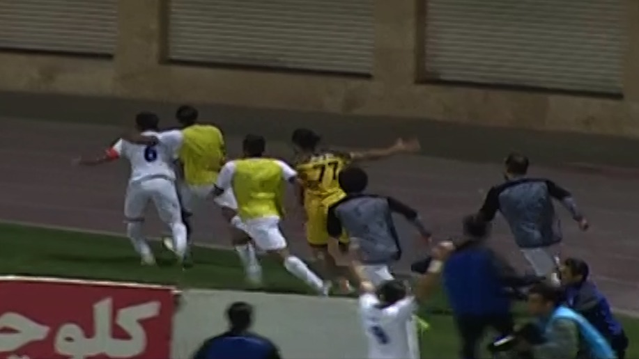 گل دوم استقلال خوزستان به گل گهر (مطلق زاده) در دقیقه 94