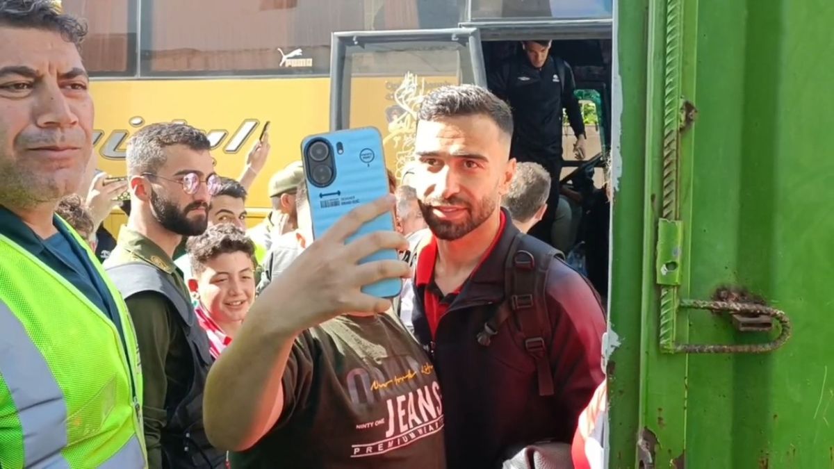 اختصاصی/ ورود بازیکنان نساجی و تراکتور به ورزشگاه وطنی قائمشهر