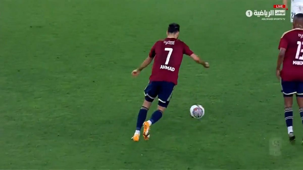 شوت محکم احمد نوراللهی به تیر دروازه عجمان برخورد کرد