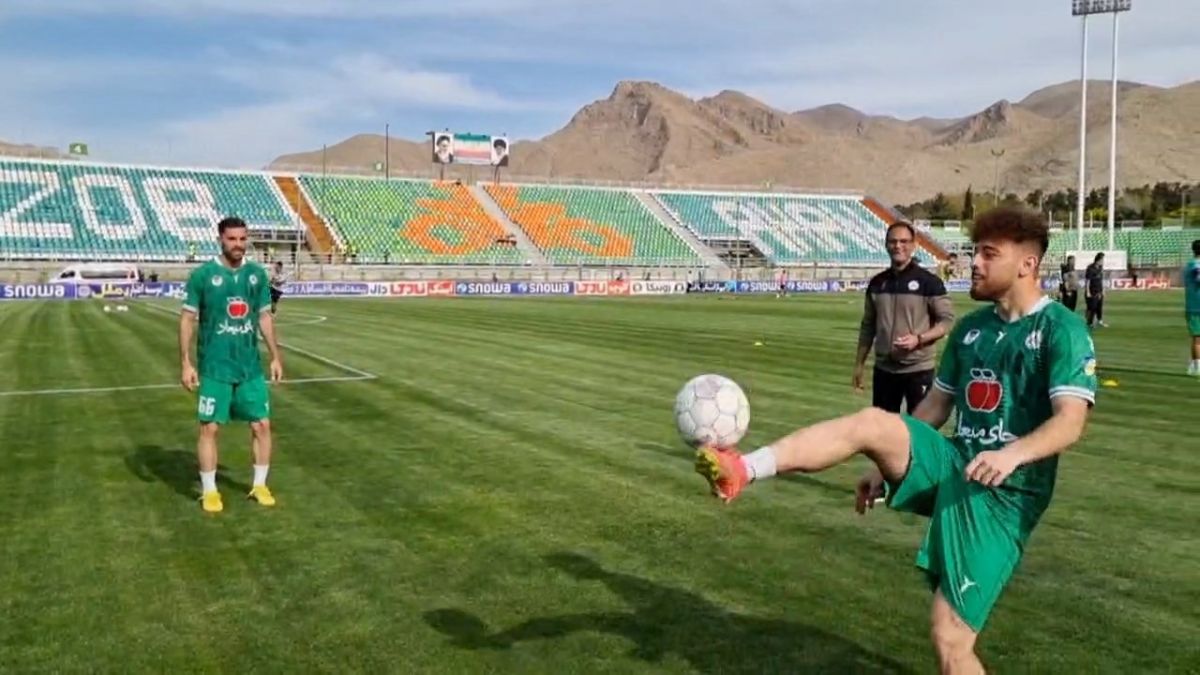 اختصاصی/ گرم کردن بازیکنان ذوب آهن و آلومینیوم قبل از آغاز بازی