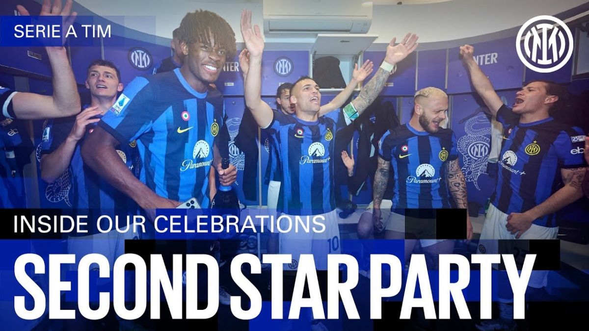 شادی بازیکنان اینتر در رختکن پس از فتح سری آ و کسب ستاره دوم با بیستمین قهرمانی