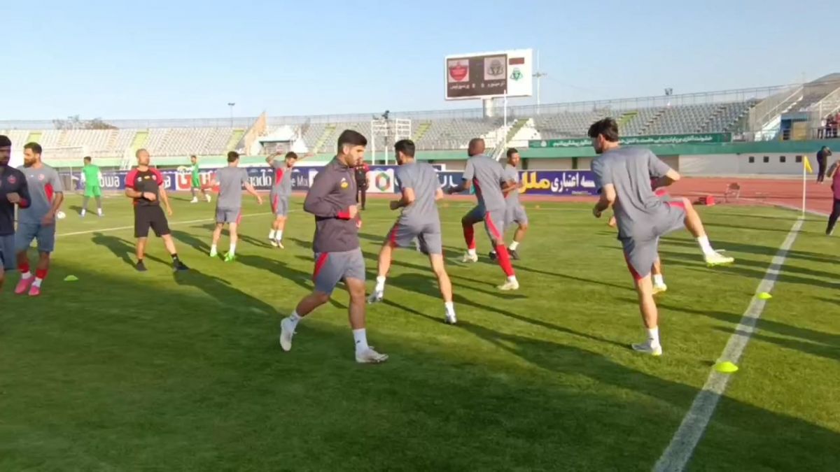 اختصاصی/ گرم کردن بازیکنان آلومینیوم اراک و پرسپولیس قبل از آغاز بازی