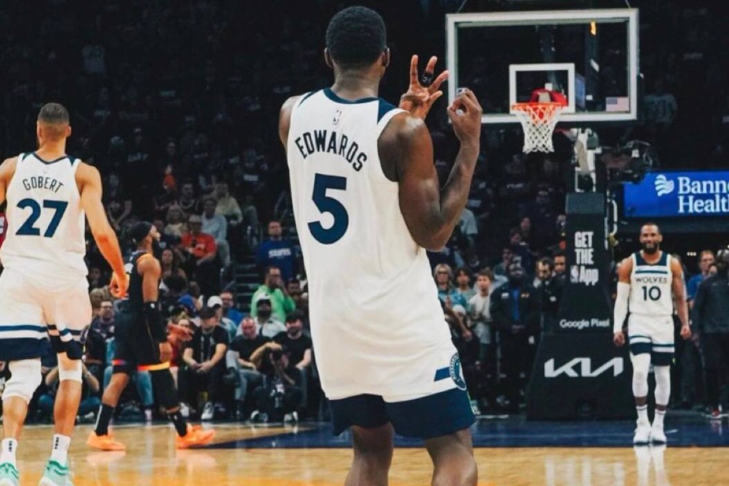 پلیآف NBA/ جارو شدن فینیکس سانز با هنرنمایی جردن ثانی