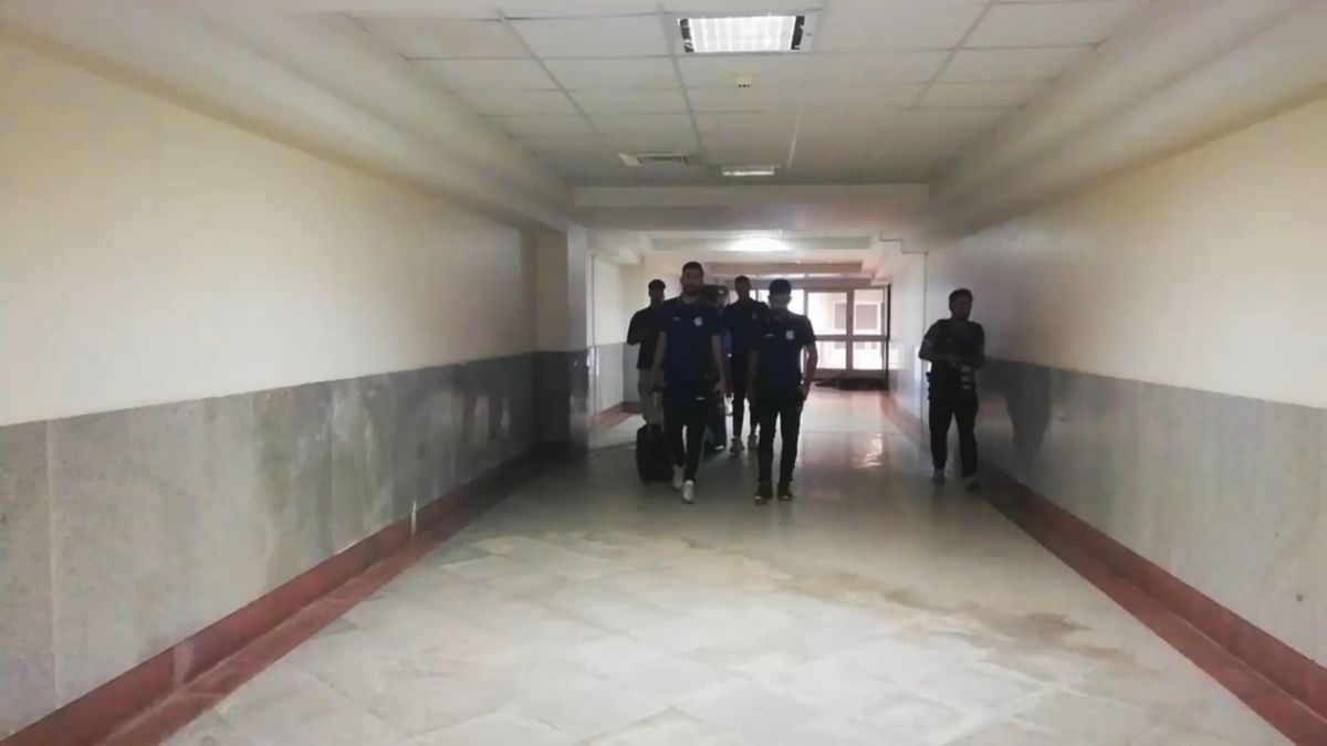 اختصاصی/ ورود بازیکنان استقلال خوزستان به ورزشگاه برای تقابل حساس با ملوان