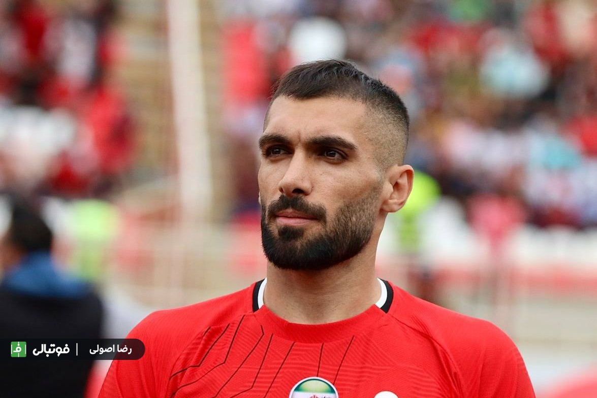 مدافع تراکتور به یکباره دچار خشونت شد!