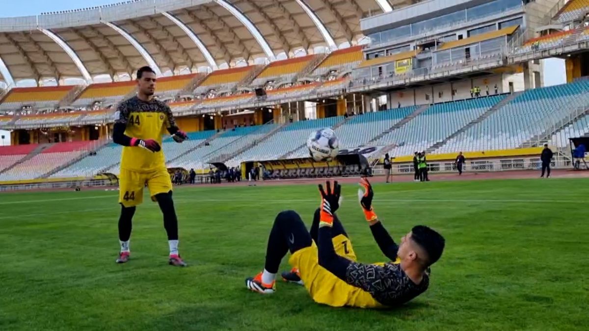 اختصاصی/ گرم کردن بازیکنان سپاهان و استقلال خوزستان قبل از شروع مسابقه