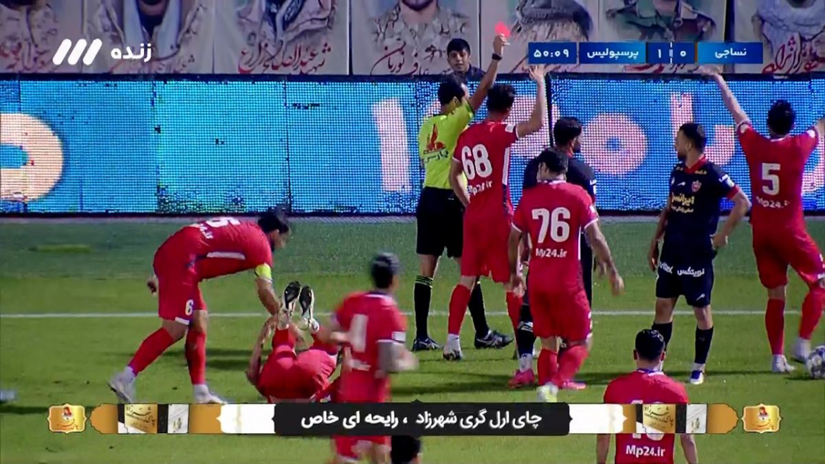 اخراج سروش رفیعی مقابل نساجی به دلیل دریافت کارت زرد دوم