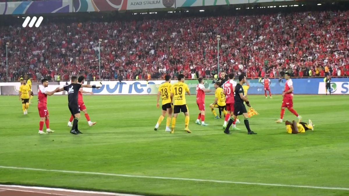 فوتبال برتر/ لیگ شلوغ، پرهزینه و بی کیفیت فوتبال ایران