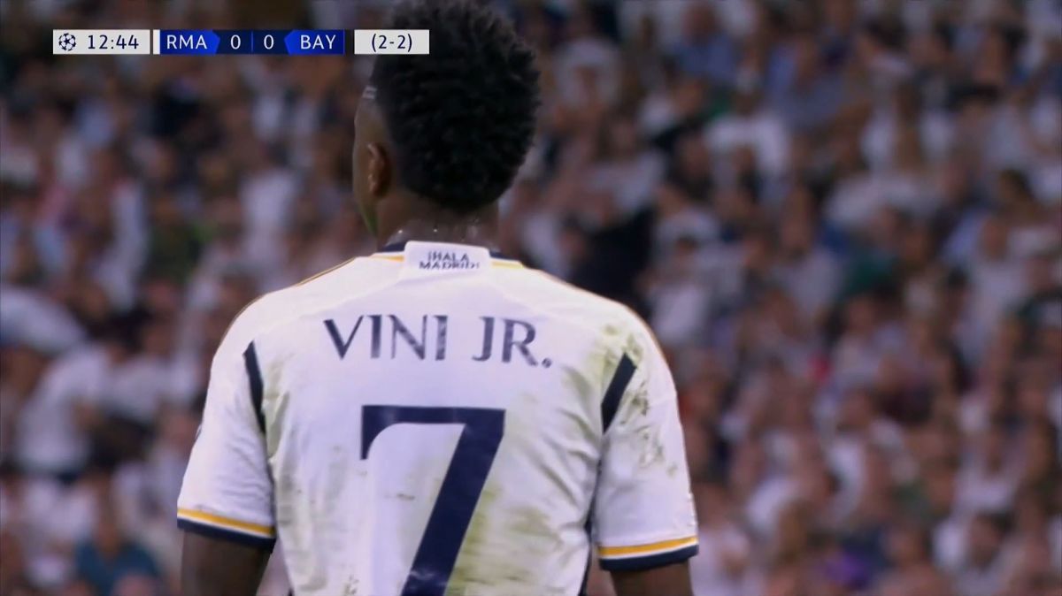 برخورد ضربه وینیسیوس به تیر دروازه بایرن مونیخ و در ادامه واکنش دیدنی نویر