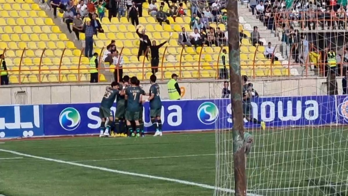 گل اول شمس آذر به ملوان از زاویه دوربین فوتبالی