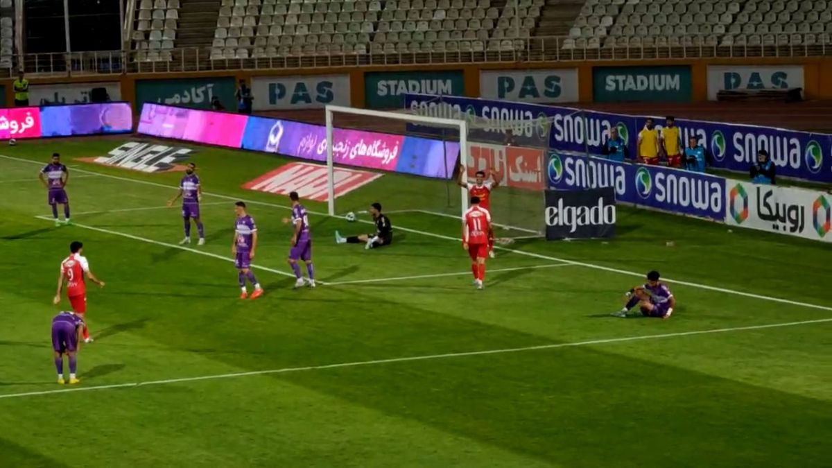 اختصاصی/ گل دوم پرسپولیس به هوادار از زاویه دوربین فوتبالی